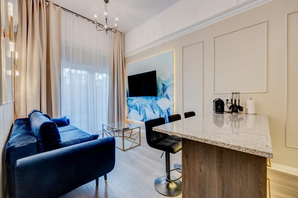 TV and multimedia, Kitchen or kitchenette, Living room, Seating area, Dining area, Drinks