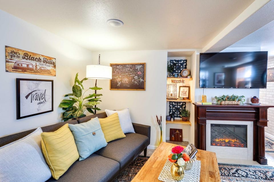 Centrally Located Apt Near Downtown Rapid City! Apartment in Rapid City