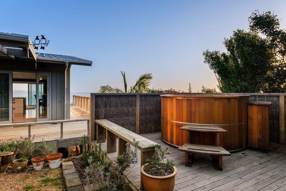 Garden, Hot Tub, View (from property/room), Balcony/Terrace, Garden view