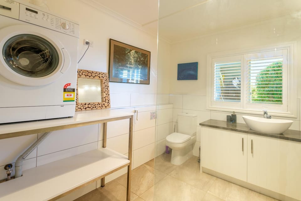 Toilet, Bathroom, washing machine