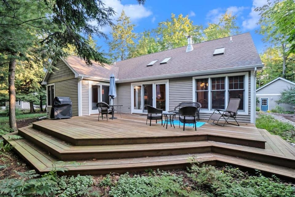 Between the Lakes House in Glen Arbor