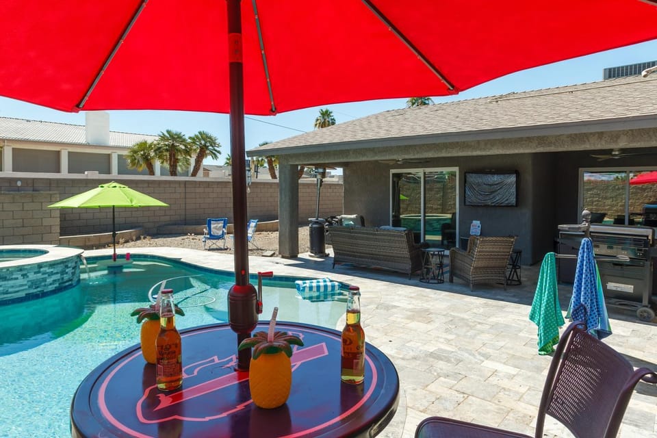Coral Beauty! Heated Pool & Spa! House in Lake Havasu City