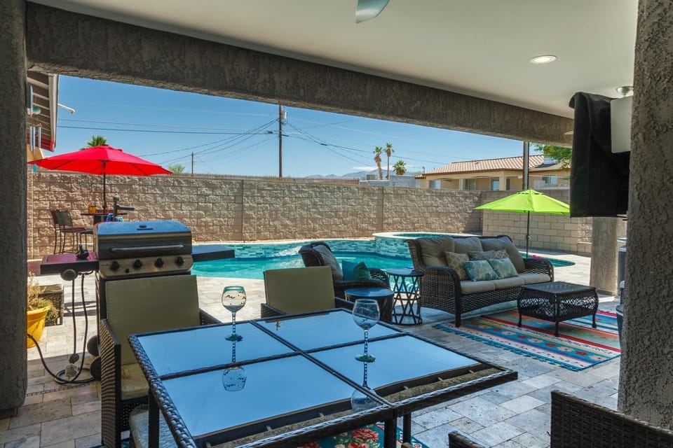Coral Beauty! Heated Pool & Spa! House in Lake Havasu City