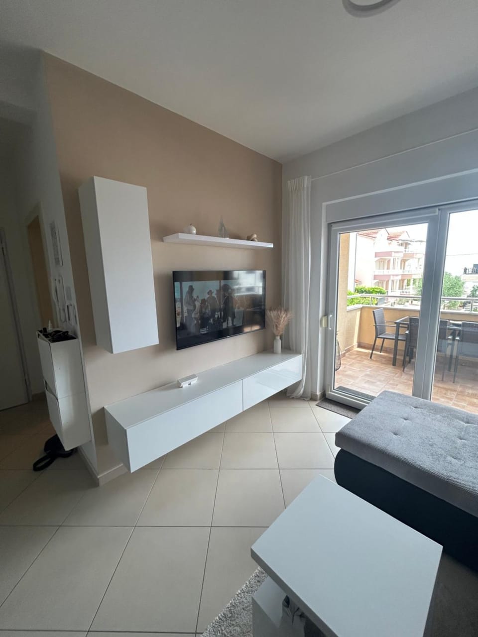 Communal lounge/ TV room, TV and multimedia, Living room