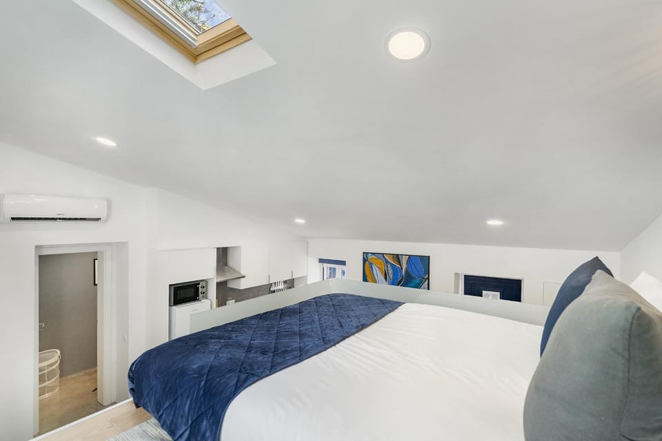 Bed, Bedroom, air conditioner