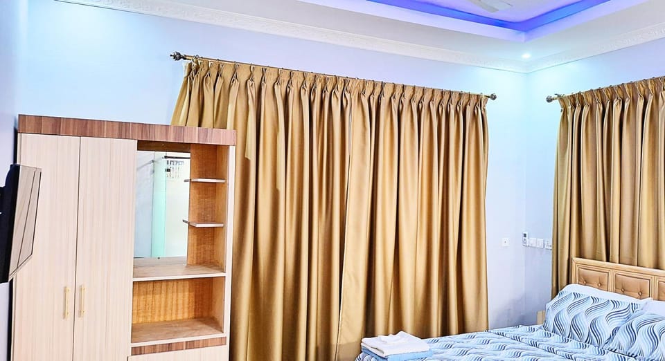 Shower, TV and multimedia, Bedroom, air conditioner