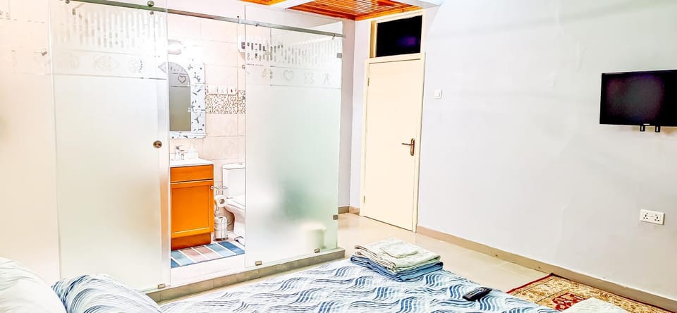 Shower, Bedroom