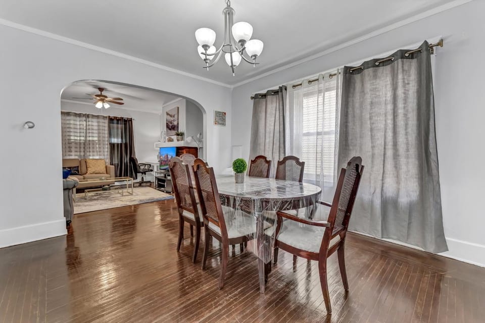 Renovated Main Floor Large 3 Bed House House in Buffalo
