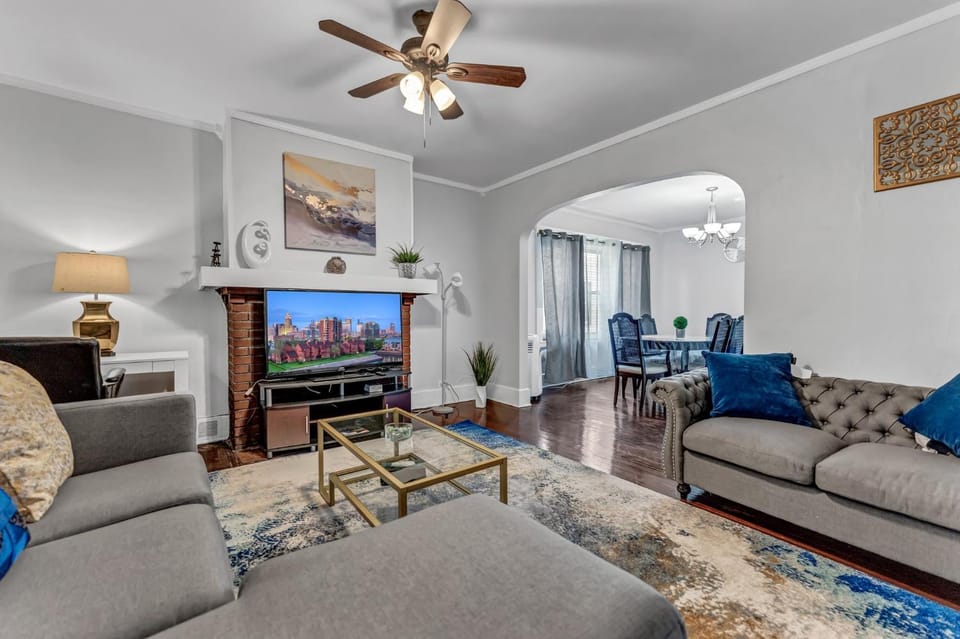 Renovated Main Floor Large 3 Bed House House in Buffalo
