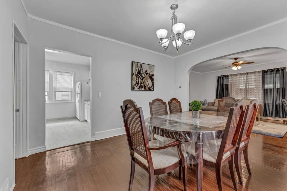 Renovated Main Floor Large 3 Bed House House in Buffalo