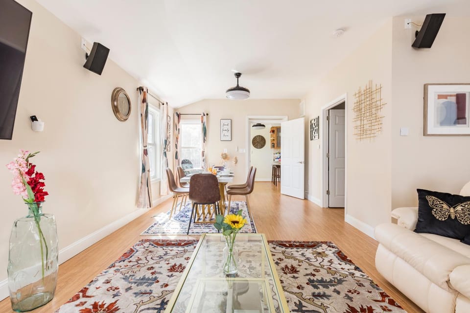 TV and multimedia, Dining area