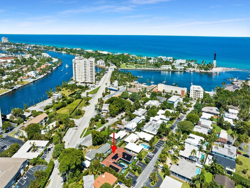 Prime Location Heated Pool Beach Nightlife Apartment in Pompano Beach