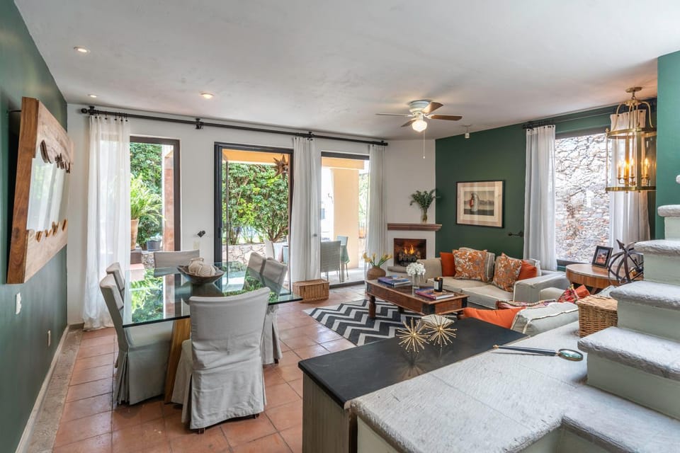 Living room, Seating area