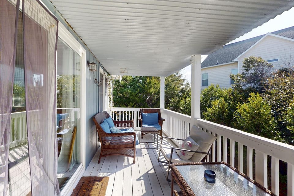 3rd-row beach cottage with ocean views, beach access, deck, & grill House in Emerald Isle