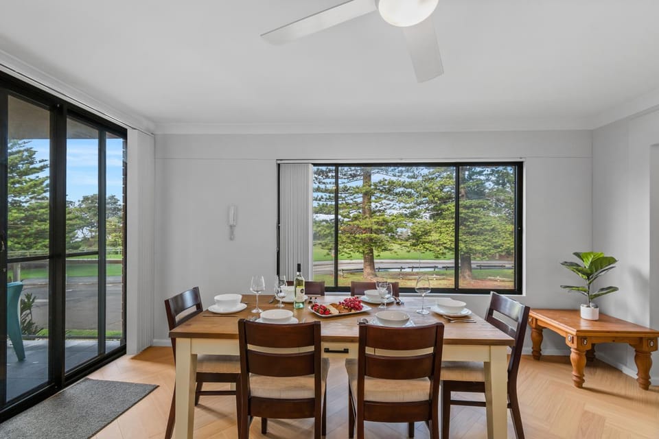 Dining area, Street view
