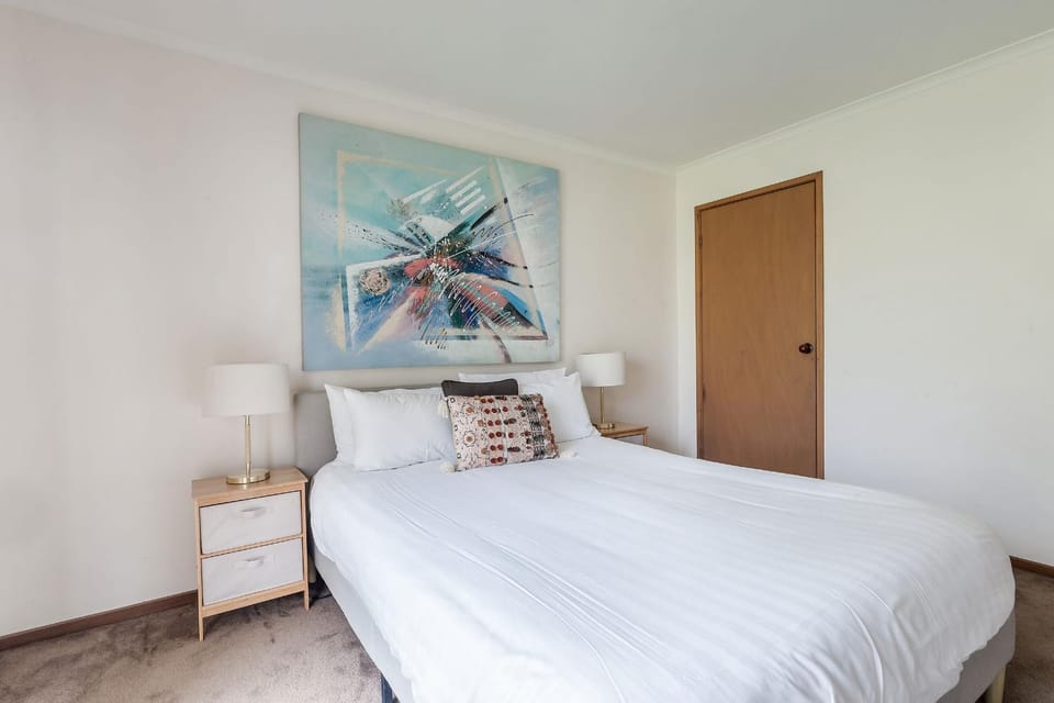 Bed, Decorative detail, Bedroom