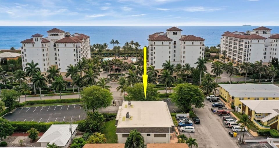 Steps To Beach! 4 Condos In 1- Perfect For Groups Apartment in Riviera Beach