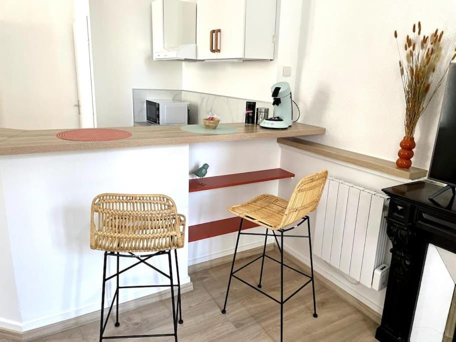 Coffee/tea facilities, Kitchen or kitchenette, Seating area, Dining area, minibar