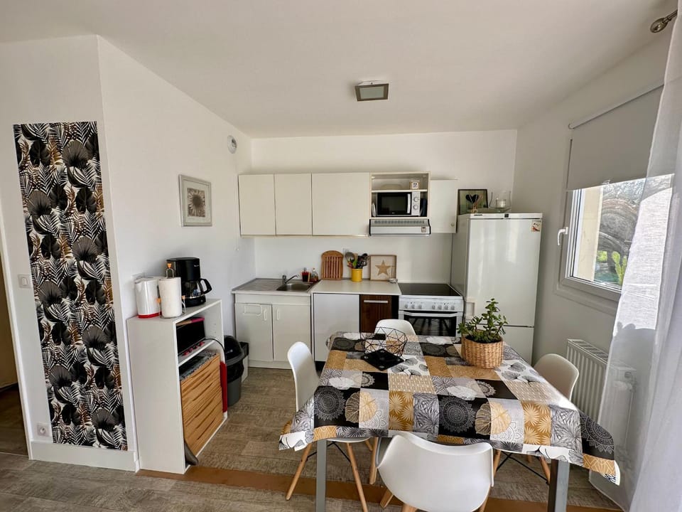 Charmant 2 pièces, balcon, proche centre-ville Cabourg, 4 pers, parking sécurisé - FR-1-487-360 Apartment in Cabourg