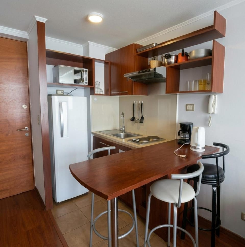 Kitchen or kitchenette, Dining area, oven, stove