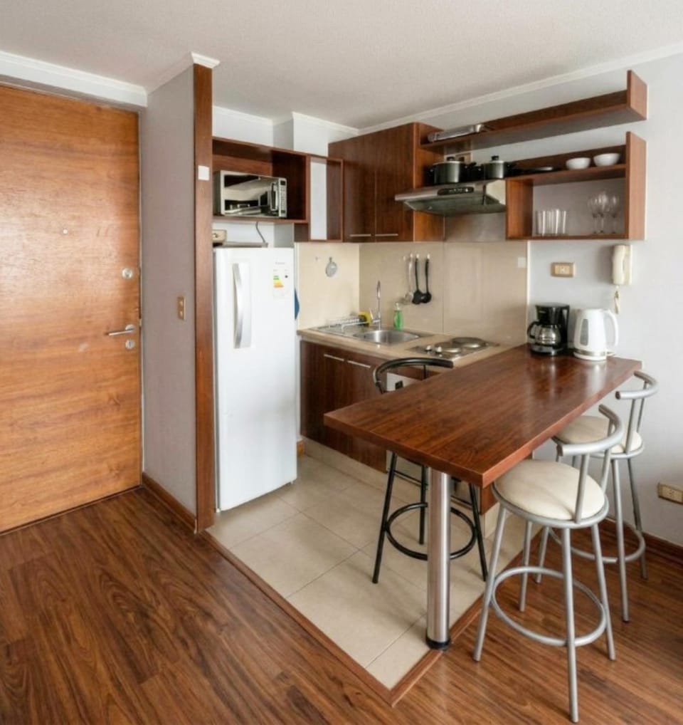 Kitchen or kitchenette, Dining area, oven, stove