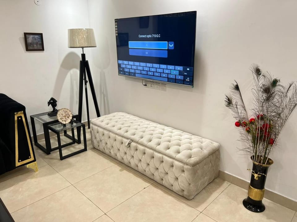 Communal lounge/ TV room, Living room, Seating area
