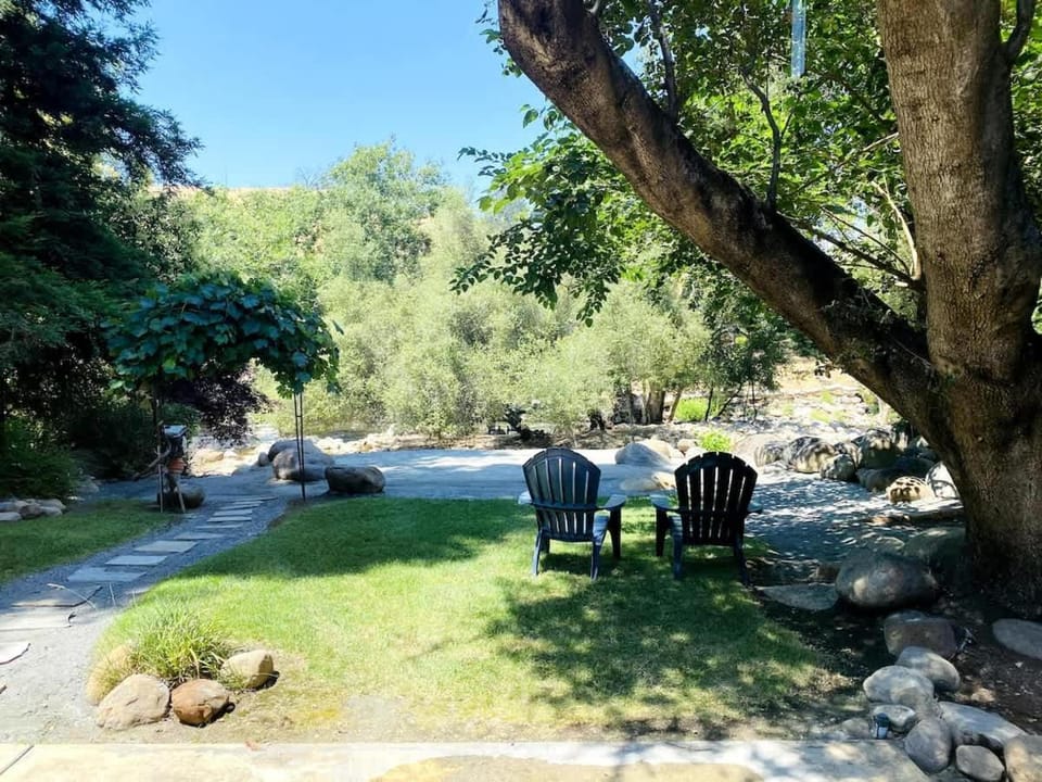 Sequoia Cabin by the River Cabin in Three Rivers