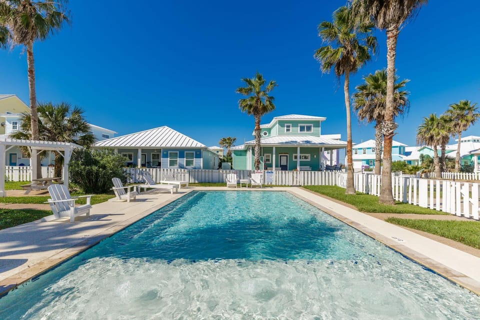 Property building, Garden, Seating area, Swimming pool, Parking
