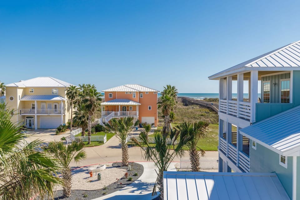 Property building, Neighbourhood, Natural landscape, Bird's eye view, Beach, Sea view