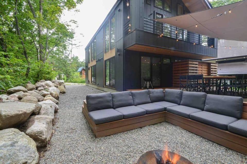 Bellton-Newly built luxury 5 bedrooms & hot tub Chalet in Hakuba