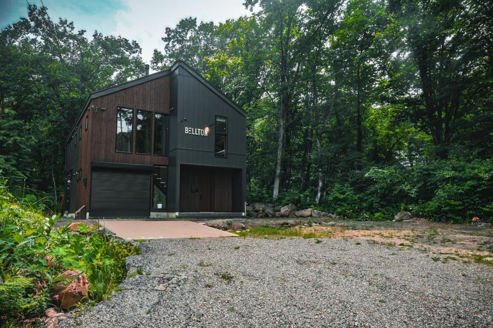 Bellton-Newly built luxury 5 bedrooms & hot tub Chalet in Hakuba