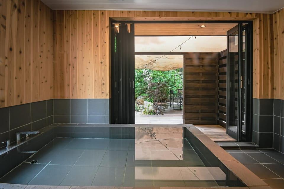 Bellton-Newly built luxury 5 bedrooms & hot tub Chalet in Hakuba