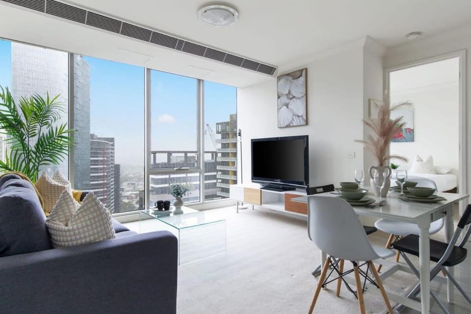 Comfy & Stylish 2BR Apt Next to Crown City Views Apartment in Southbank