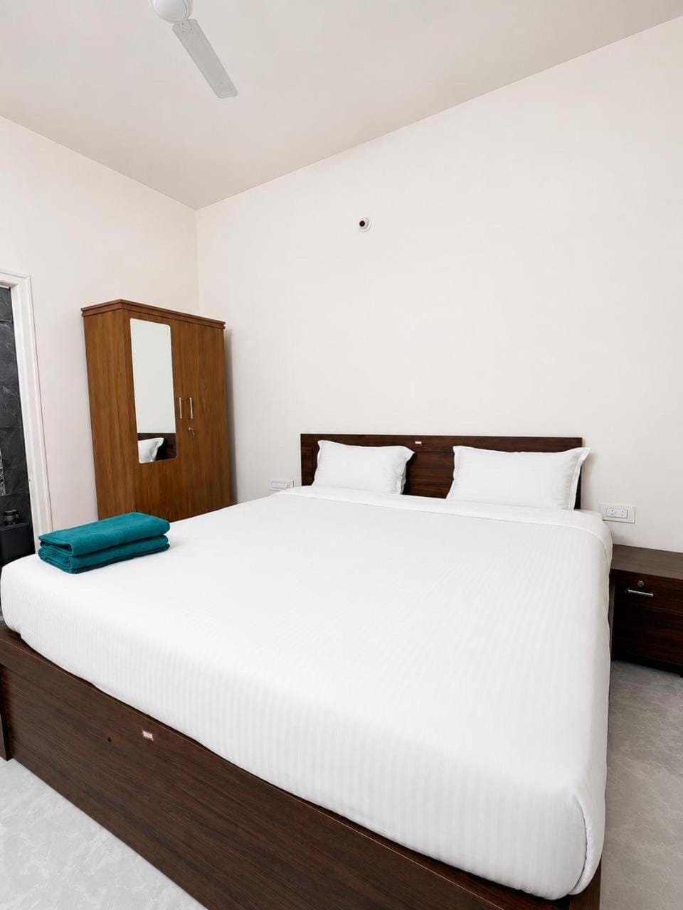 Bed, Photo of the whole room, Bedroom, wardrobe