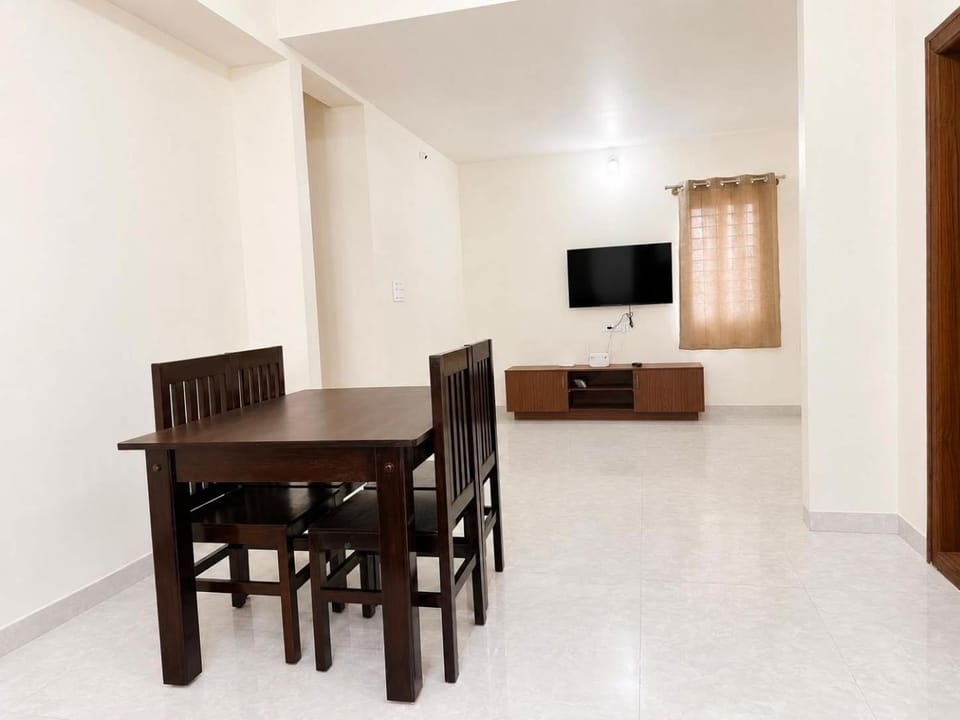 Communal lounge/ TV room, TV and multimedia, Living room, Dining area