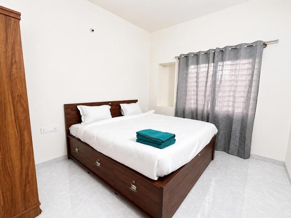 Bed, Photo of the whole room, Bedroom, towels, wardrobe