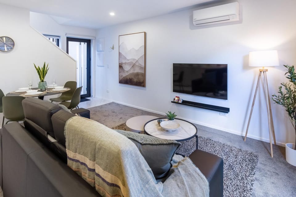 TV and multimedia, Living room, Dining area, air conditioner