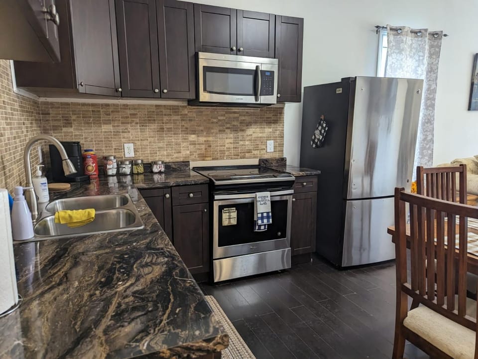 Country Style living chatham Apartment in Chatham-Kent