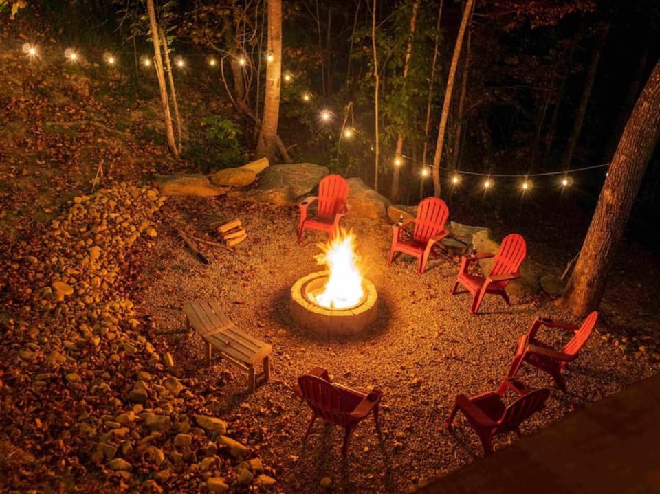The Great Escape By Ghosal Luxury Lodging Chalet in Sevier County