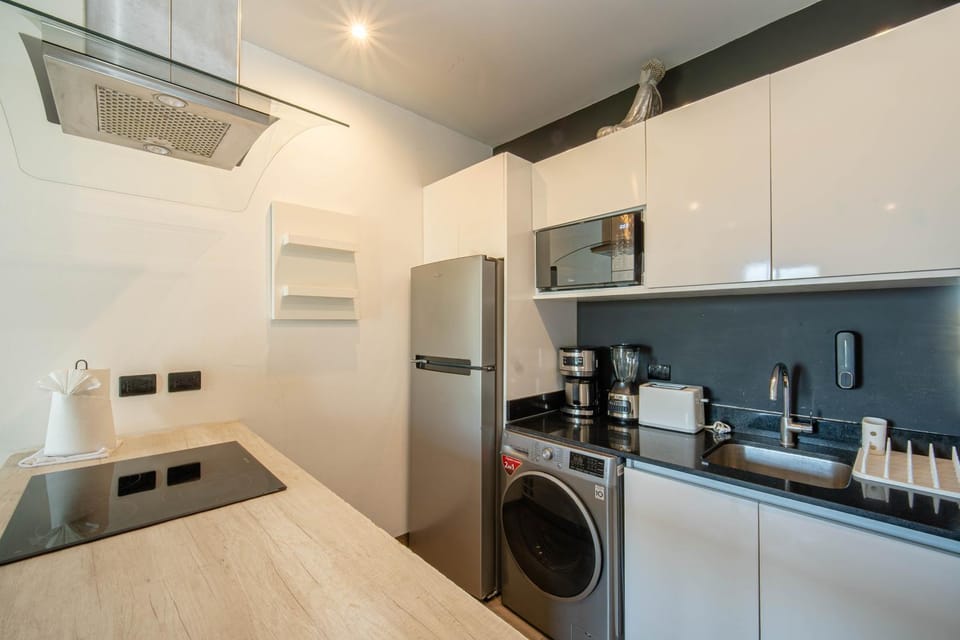 Kitchen or kitchenette, washing machine