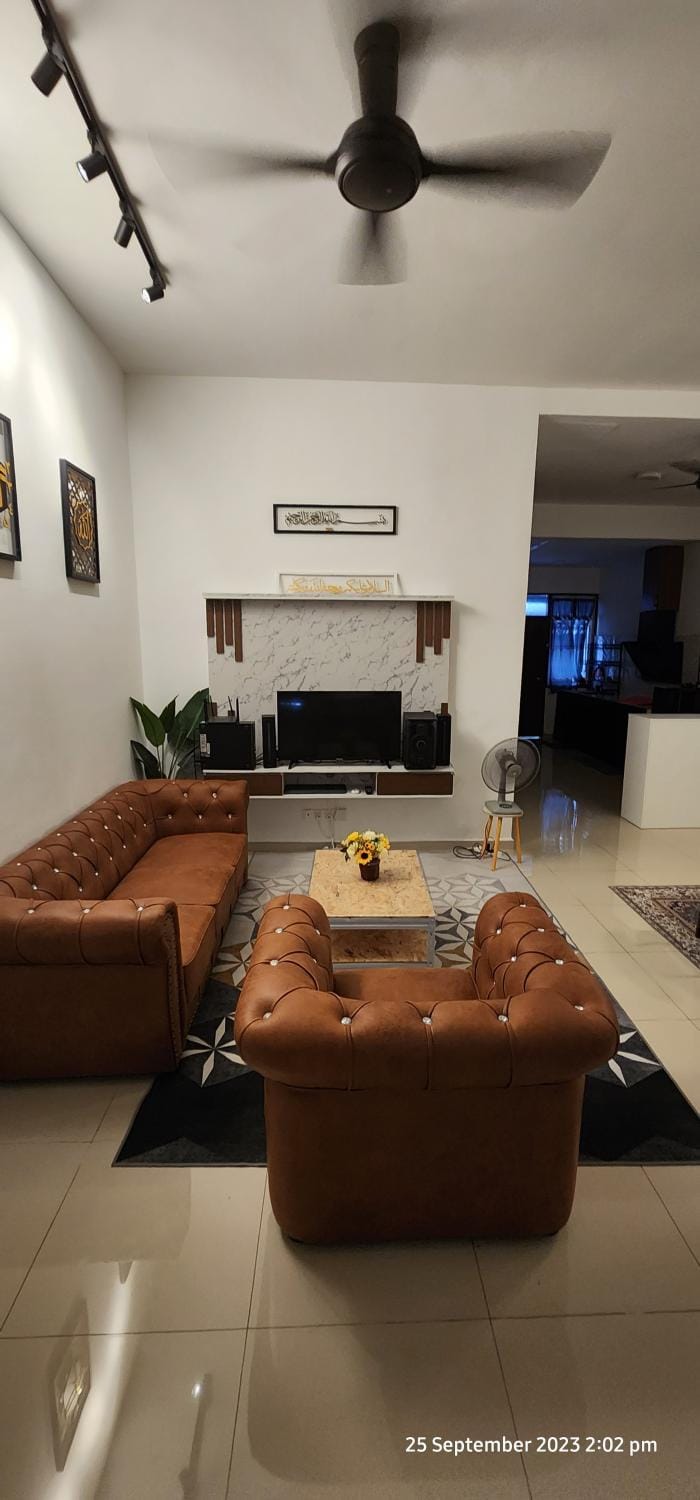 TV and multimedia, Living room, Seating area, fireplace, air conditioner