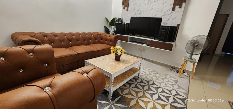 Communal lounge/ TV room, TV and multimedia, Living room, Seating area, Evening entertainment