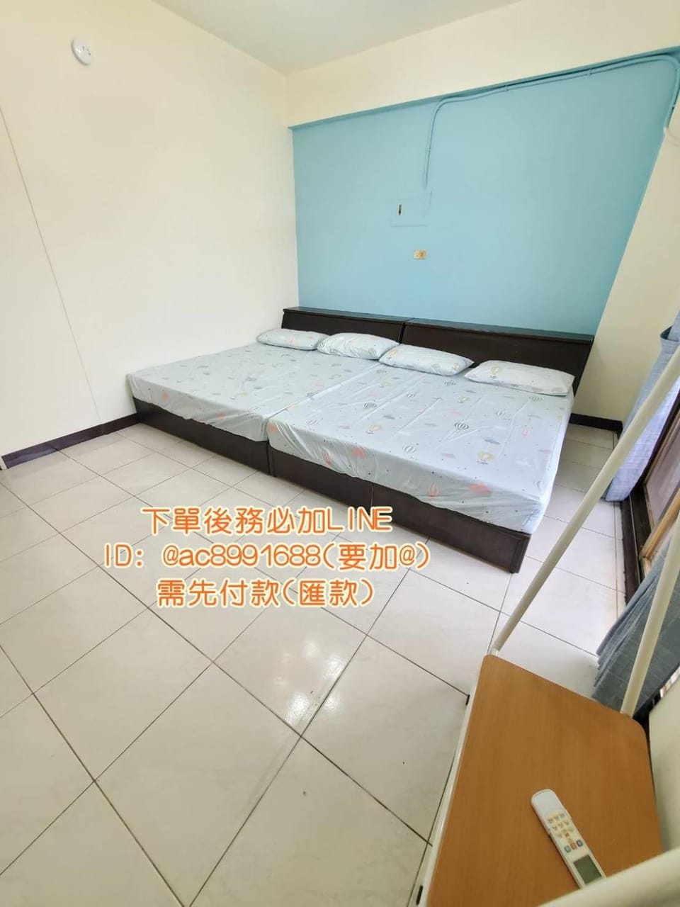 Photo of the whole room, Bedroom