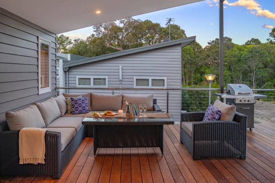 Property building, Patio, BBQ facilities, Balcony/Terrace, Seating area