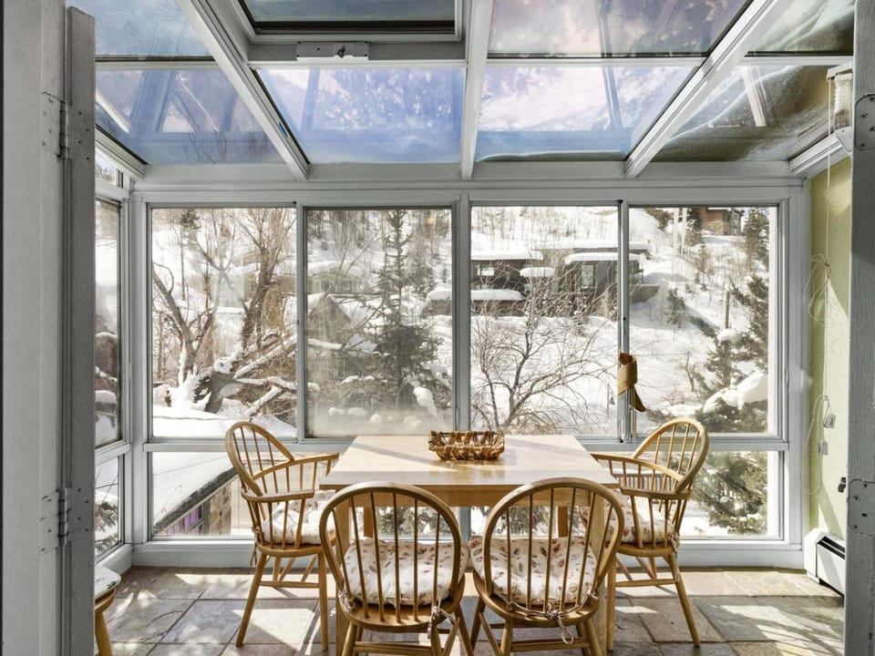 5BR with Hot Tub Minutes to Ski Resort! House in Park City