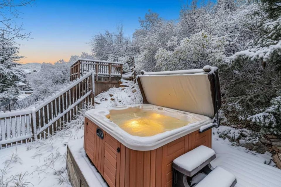 5BR with Hot Tub Minutes to Ski Resort! House in Park City