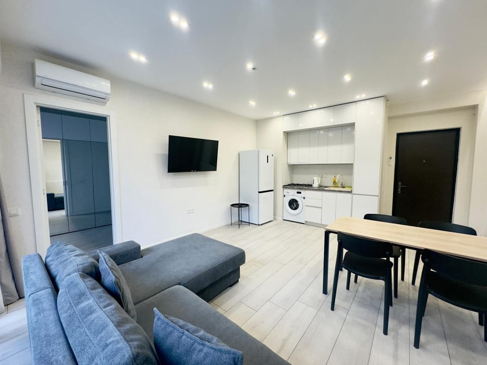 Communal lounge/ TV room, TV and multimedia, Kitchen or kitchenette, Living room, Seating area, Dining area, Evening entertainment, minibar, oven, pet friendly, stove, air conditioner