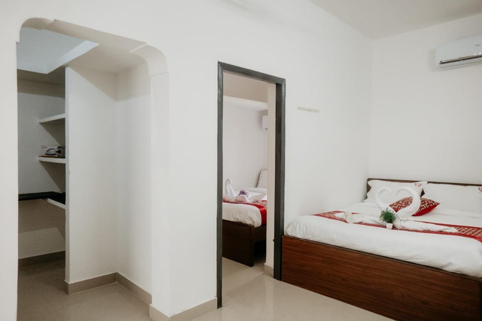 Bed, Photo of the whole room, Bedroom, towels, kitchen, air conditioner