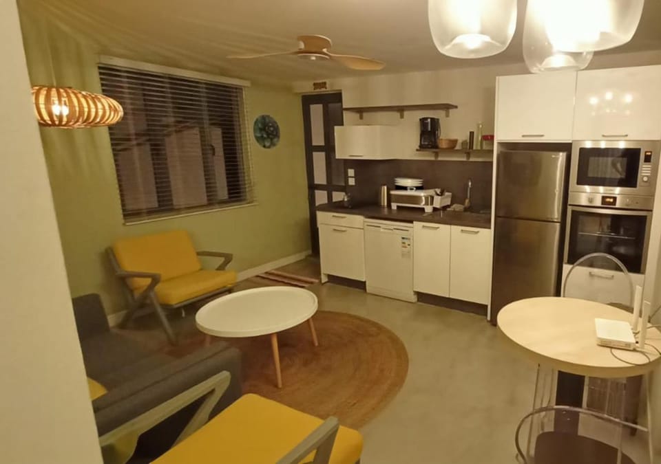 Kitchen or kitchenette, Food, kitchen, kitchen