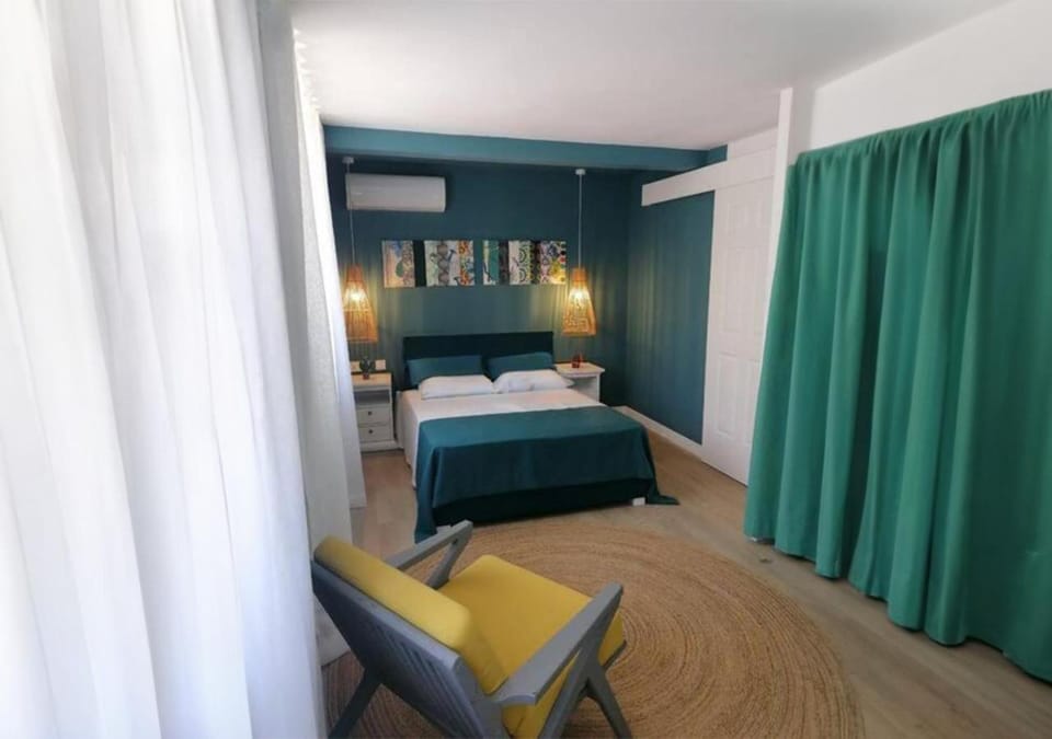 Communal lounge/ TV room, Bathroom, Bedroom, Guests, fireplace, locker, towels, laundry